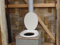 Composting toilet with worms
